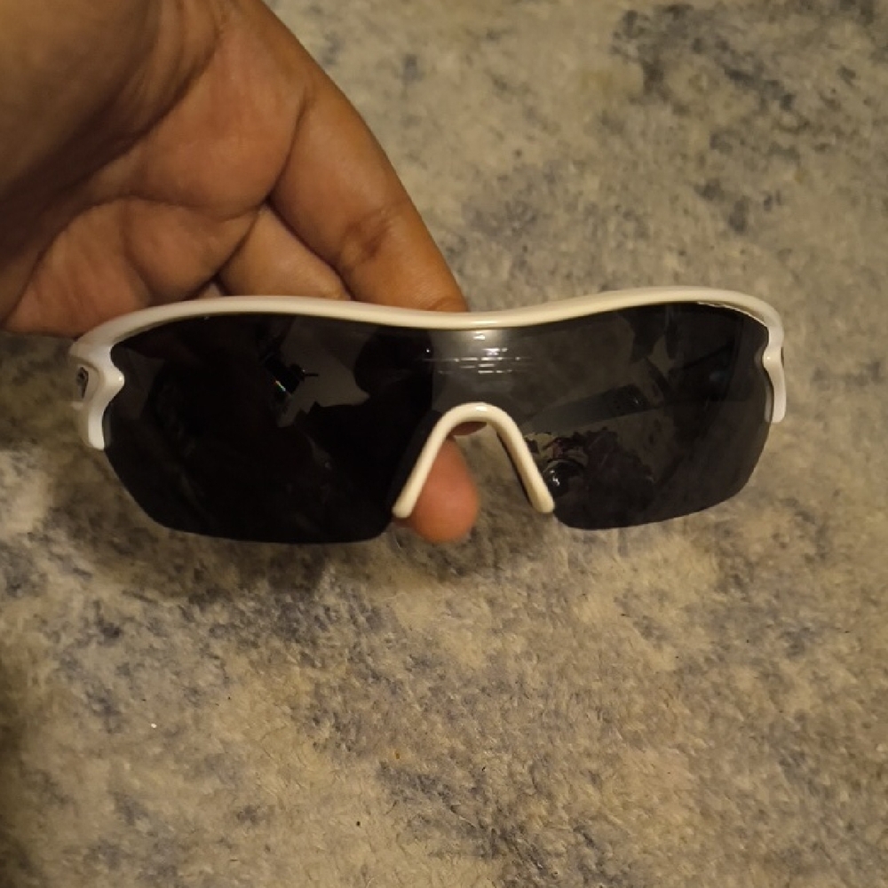 Feiyold | Dynamic Blue and White Sunglasses